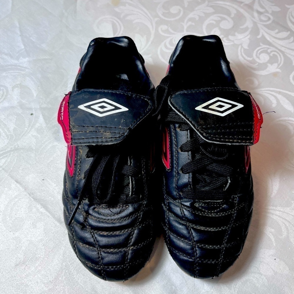 Umbro Porto Youth Unisex Soccer Cleats Black White and Red Youth Size 2